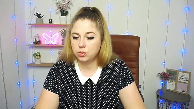 Snapshot of JessikaDaniel chatting on 01.28.25 JessikaDaniel online show from 01.28.25