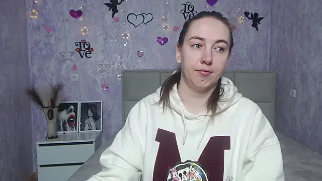 Snapshot of KaleyReed chatting on 02.09.25 KaleyReed online show from 02.09.25