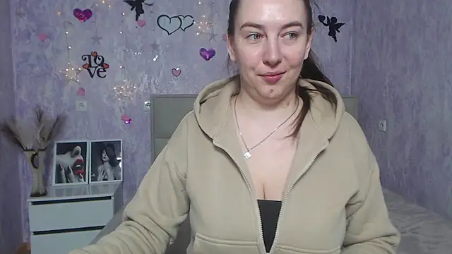Snapshot of KaleyReed chatting on 02.14.25 KaleyReed online show from 02.14.25