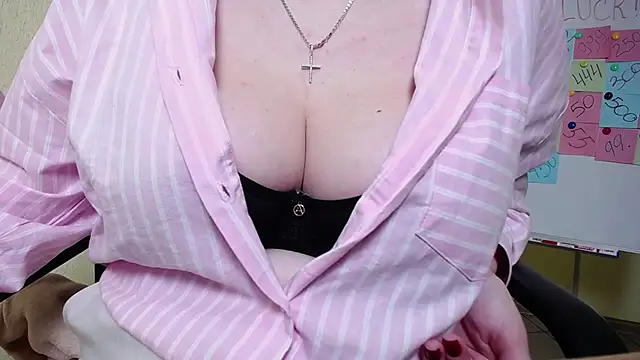 Snapshot of KaleyReed chatting on 02.20.25 KaleyReed online show from 02.20.25