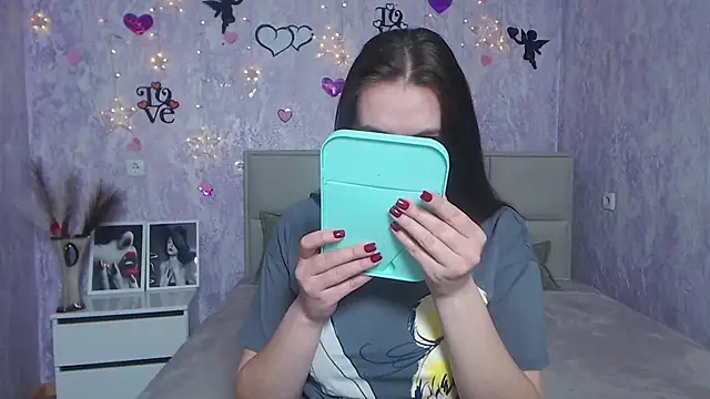 Snapshot of KaleyReed chatting on 03.11.25 KaleyReed online show from 03.11.25