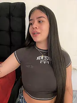 Snapshot of Alhanna_ chatting on 12.23.24 Alhanna online show from 12.23.24