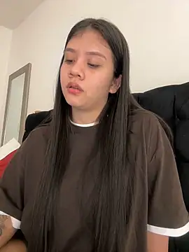 Snapshot of Alhanna_ chatting on 12.27.24 Alhanna online show from 12.27.24