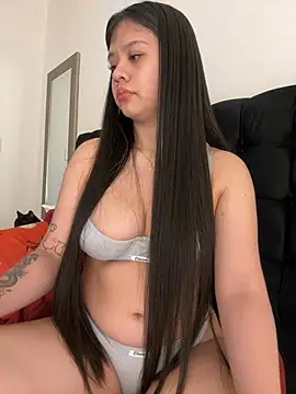 Snapshot of Alhanna_ chatting on 01.05.25 Alhanna online show from 01.05.25