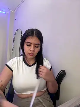 Snapshot of Alhanna_ chatting on 03.07.25 Alhanna online show from 03.07.25