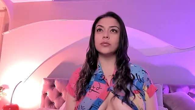 Nicolle W online show from 01.28.25