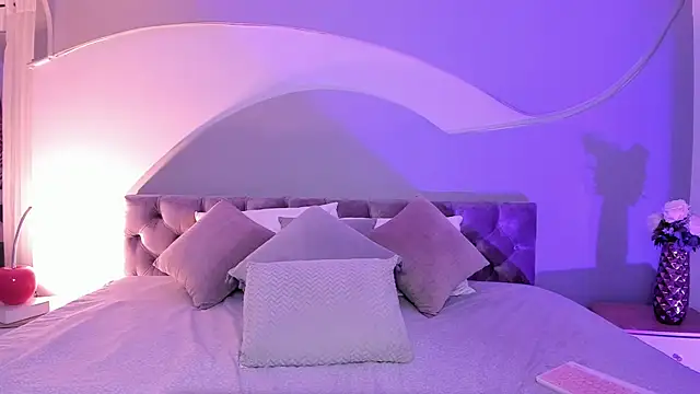 Nicolle W online show from 03.01.25