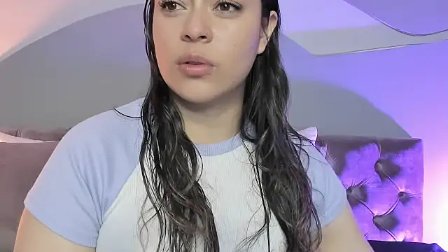 Nicolle W online show from 03.05.25