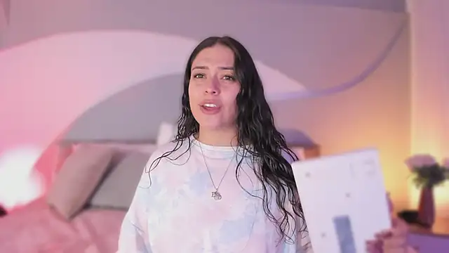 Nicolle W online show from 09.17.25