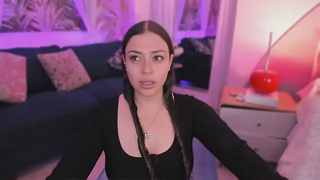 Nicolle W online show from 11.28.25