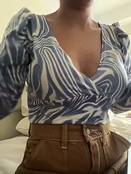 Snapshot of DulceMya6 chatting on 05.25.26 DulceMya6 online show from 05.25.26