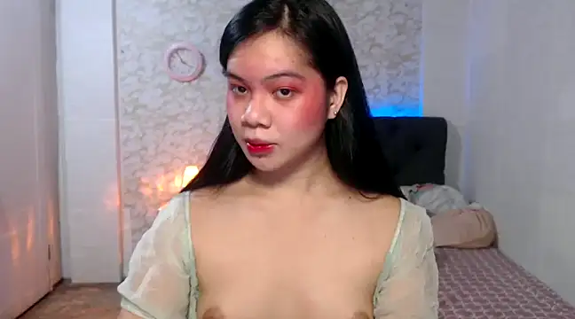 Snapshot of Hebefemme chatting on 12.10.24 Hebefemme online show from 12.10.24
