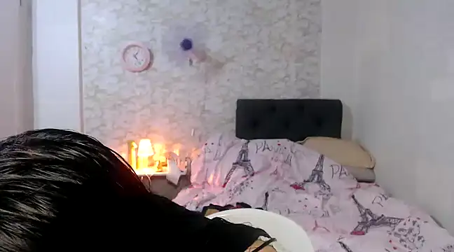 Snapshot of Hebefemme chatting on 01.22.25 Hebefemme online show from 01.22.25