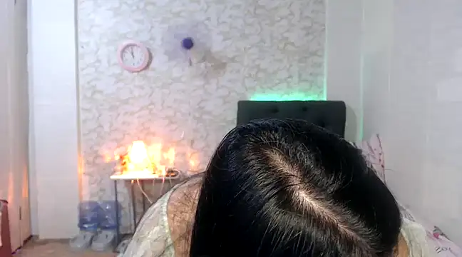 Snapshot of Hebefemme chatting on 02.08.25 Hebefemme online show from 02.08.25