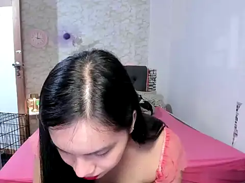 Snapshot of Hebefemme chatting on 09.29.25 Hebefemme online show from 09.29.25