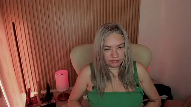 Snapshot of MarianL0ve chatting on 03.19.25 MarianL0ve online show from 03.19.25