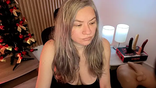 MarianL0ve online show from 12.20.25