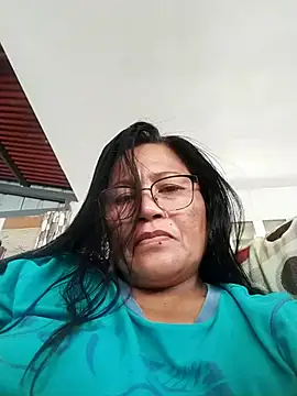 Snapshot of sizzling_babe chatting on 10.27.25 sizzling babe online show from 10.27.25