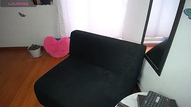 Snapshot of sexylatina001 chatting on 10.16.25 sexylatina001 online show from 10.16.25