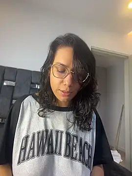 PilarJones  online show from 04.19.26