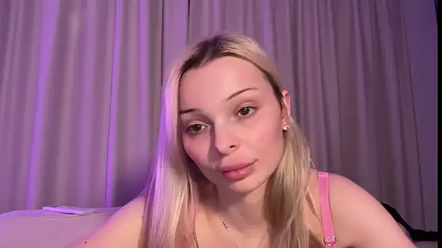 Snapshot of HannaXLove chatting on 02.25.26 HannaXLove online show from 02.25.26