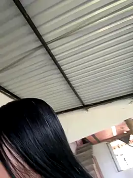 Snapshot of _dinna chatting on 11.23.25 dinna online show from 11.23.25