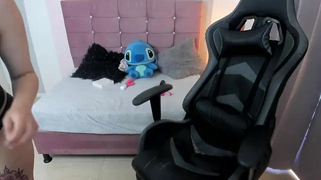 Snapshot of Wanda_sg chatting on 10.02.25 Wanda sg online show from 10.02.25