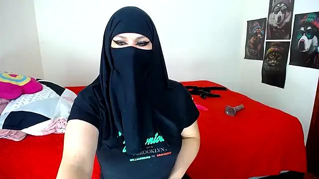 Snapshot of evelyn__salah chatting on 12.08.24 evelyn  salah online show from 12.08.24