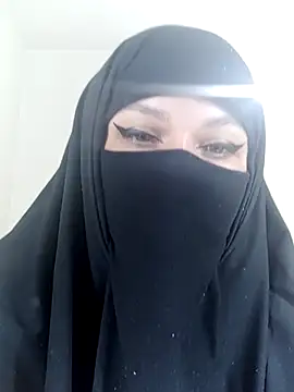 Snapshot of evelyn__salah chatting on 10.14.25 evelyn  salah online show from 10.14.25