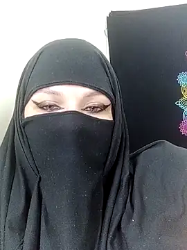 Snapshot of evelyn__salah chatting on 10.22.25 evelyn  salah online show from 10.22.25