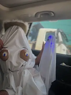 Snapshot of sexi_noemi chatting on 10.31.25 sexi noemi online show from 10.31.25