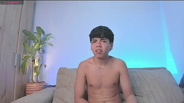 Snapshot of tomdrew69 chatting on 10.24.25 tomdrew69 online show from 10.24.25