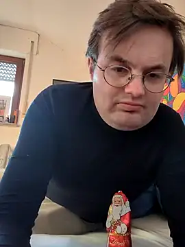 Snapshot of makau1 chatting on 12.25.24 makau1 online show from 12.25.24