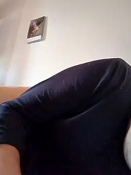 Snapshot of makau1 chatting on 02.15.25 makau1 online show from 02.15.25