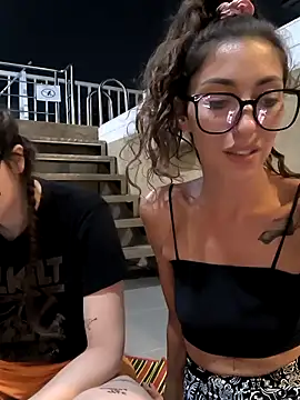 Snapshot of amanilouve chatting on 02.12.25 amanilouve online show from 02.12.25