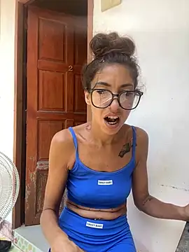 Snapshot of amanilouve chatting on 03.16.25 amanilouve online show from 03.16.25