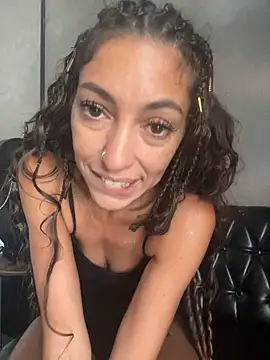 Snapshot of amanilouve chatting on 03.22.25 amanilouve online show from 03.22.25