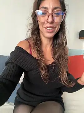 Snapshot of amanilouve chatting on 10.12.25 amanilouve online show from 10.12.25