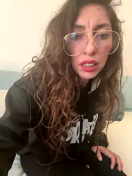 Snapshot of amanilouve chatting on 10.16.25 amanilouve online show from 10.16.25