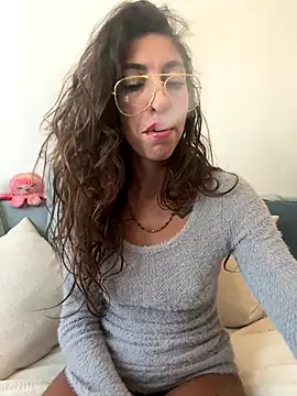 Snapshot of amanilouve chatting on 10.17.25 amanilouve online show from 10.17.25