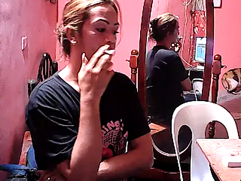 Snapshot of yummy_21xxx chatting on 12.27.24 yummy 21xxx online show from 12.27.24