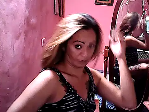 Snapshot of yummy_21xxx chatting on 03.05.25 yummy 21xxx online show from 03.05.25