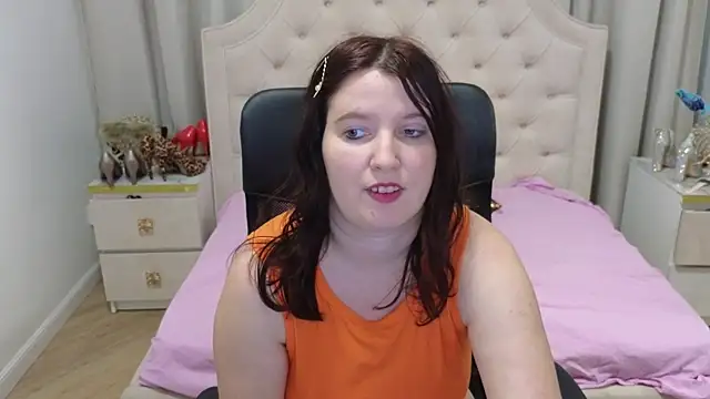 Snapshot of AmazingTori chatting on 10.04.25 AmazingTori online show from 10.04.25