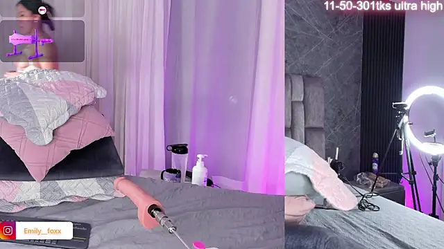 Snapshot of emily_fox1 chatting on 03.21.25 emily fox1 online show from 03.21.25