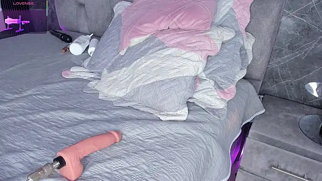 Snapshot of emily_fox1 chatting on 10.04.25 emily fox1 online show from 10.04.25