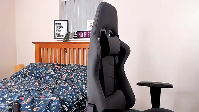 LucieWinters UK online show from 03.19.25