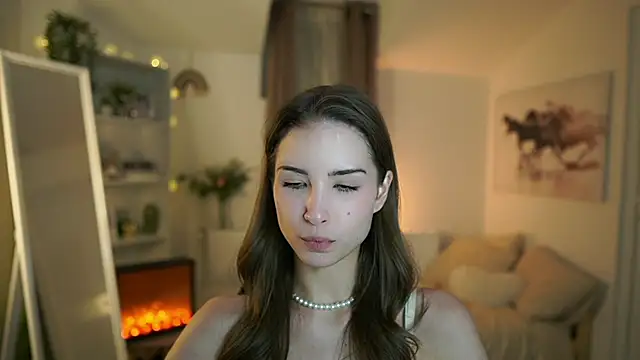 Snapshot of Abella_Danger_X chatting on 03.10.25 Abella Danger X online show from 03.10.25