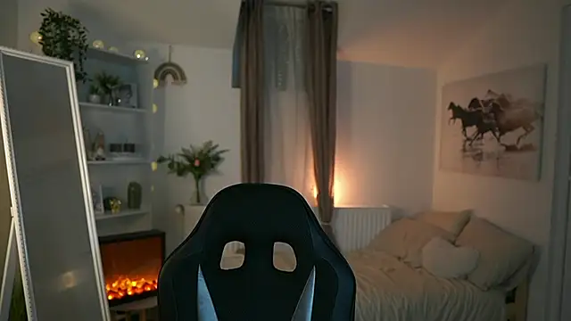 Snapshot of Abella_Danger_X chatting on 03.18.25 Abella Danger X online show from 03.18.25