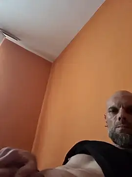 Snapshot of Ladyshaker82 chatting on 11.01.25 Ladyshaker82 online show from 11.01.25