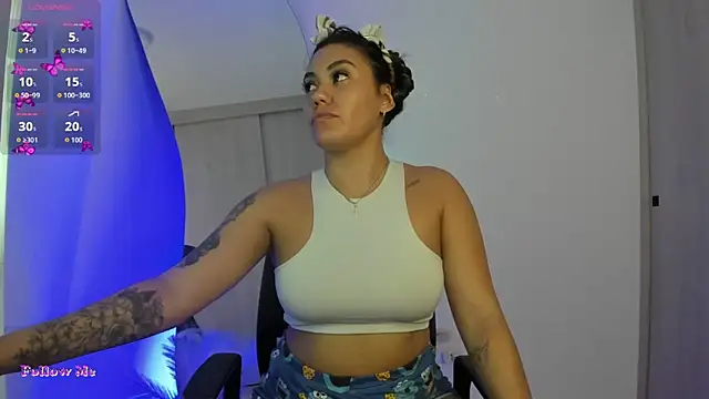 Snapshot of SussiVega chatting on 09.24.25 SussiVega online show from 09.24.25